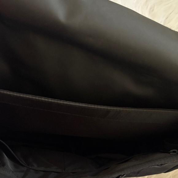 Timbuk2 Classic Black Messenger Bag - Picture 4 of 5